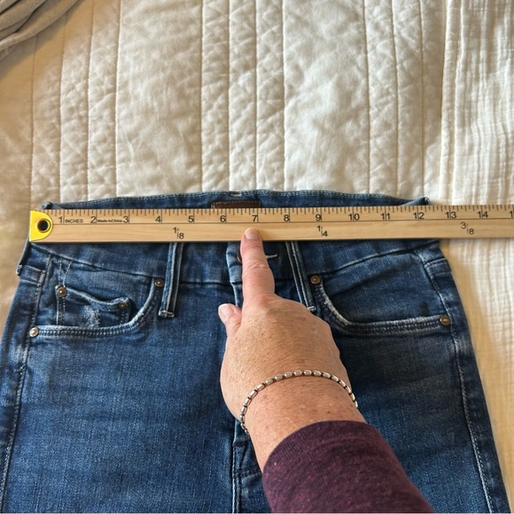 MOTHER The Looker Ankle Fray Jeans in Invitation Only Wash. Size. 25. - Picture 12 of 16